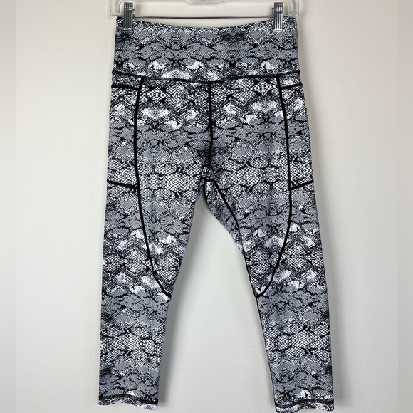 NEW Zyia Active Cobra Metallic Cropped Light N Tight Leggings Size 8-10 - Picture 2 of 8